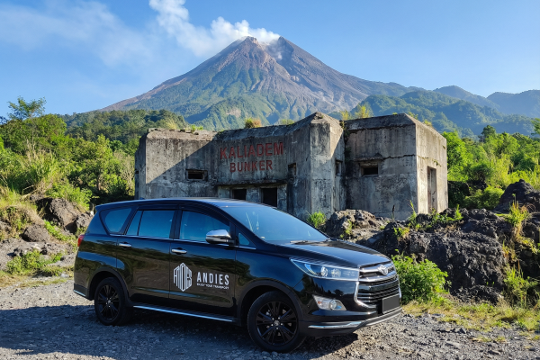 Sewa Mobil INNOVA VANTURE + Driver di Jogja